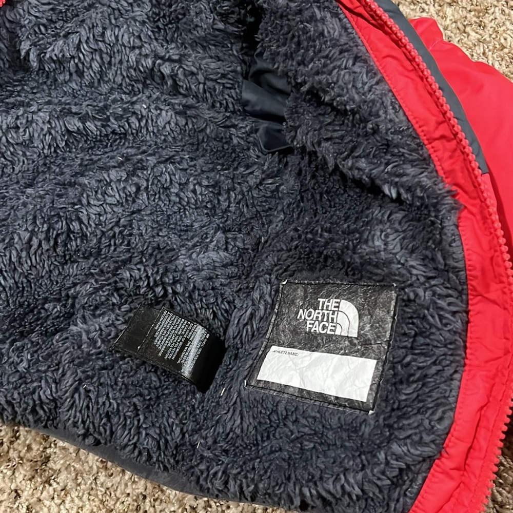 North Face Puffer Jacket - Picture 5 of 7